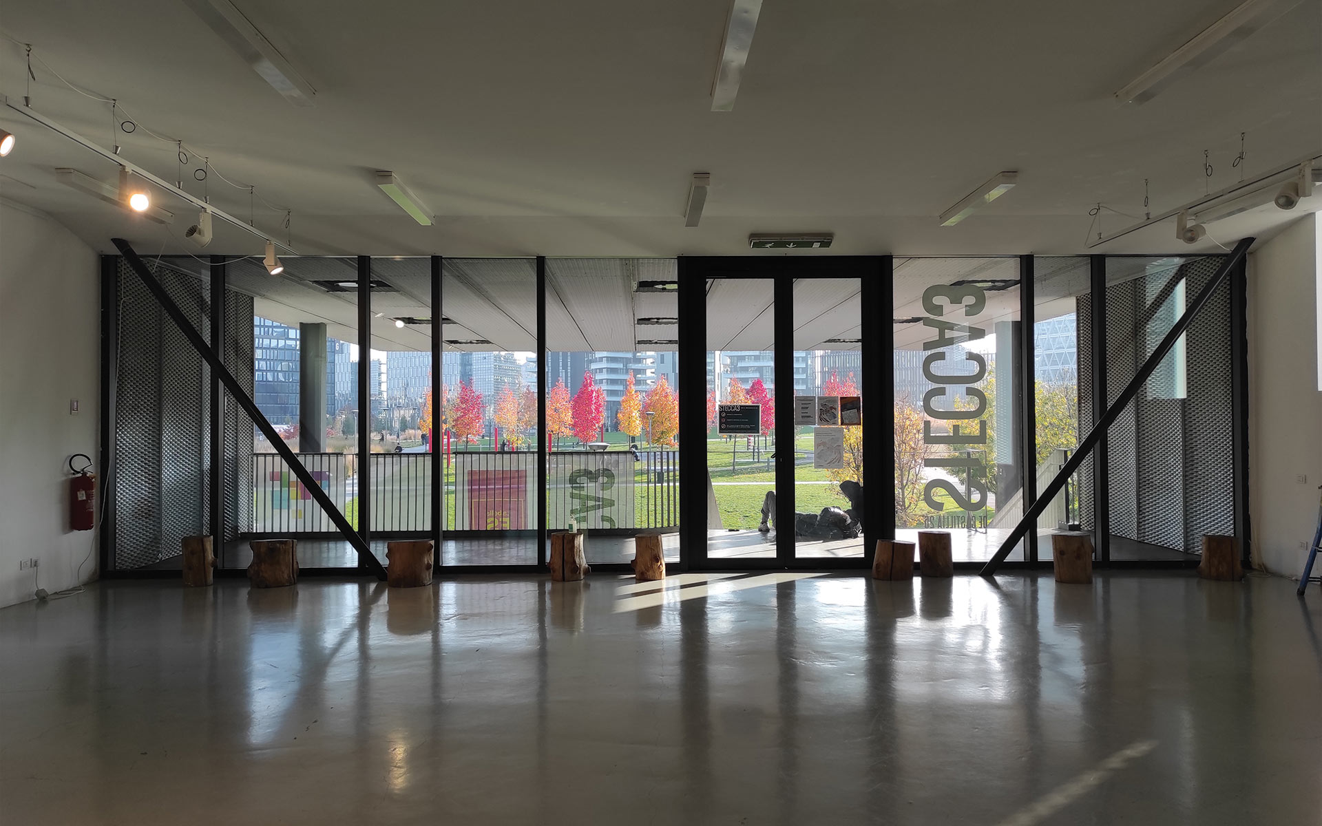 Sala Paolo Fareri al primo piano con vista parco