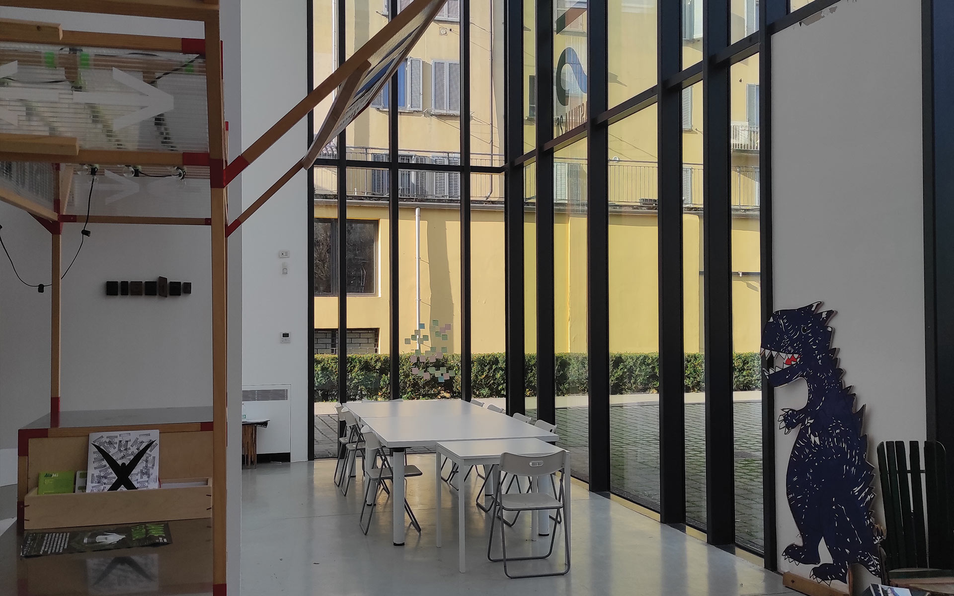 Hall di ingresso al piano terra, spazio coworking