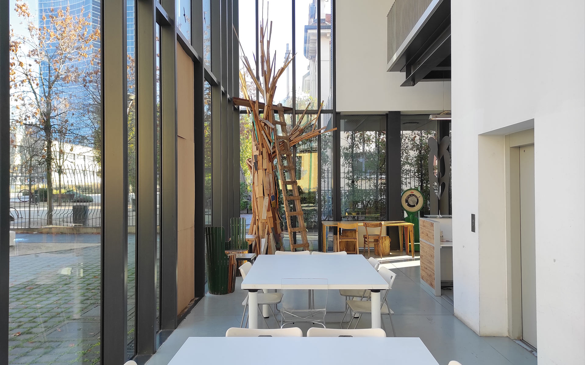 Hall di ingresso al piano terra, spazio coworking