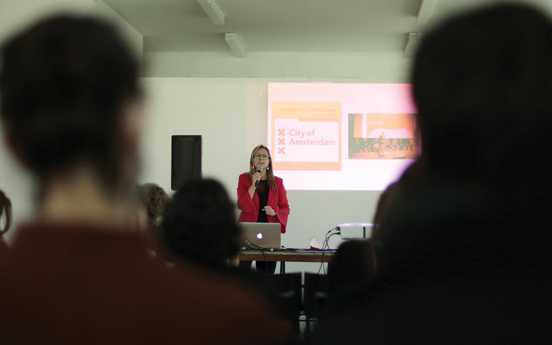 Intervento Console Generale dei Paesi Bassi in Italia durante restituzione finale dei risultati del Workshop Città Aperte e Spazi Ibridi socioculturali