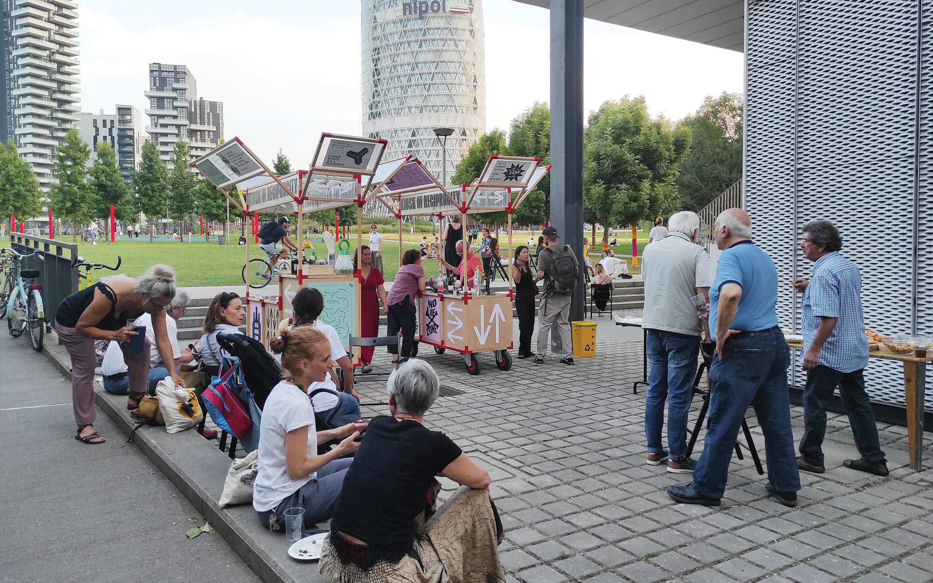 Kiosk of Reciprocity e festa associazioni di Stecca3 nello spazio esterno di pertinenza fronte parco