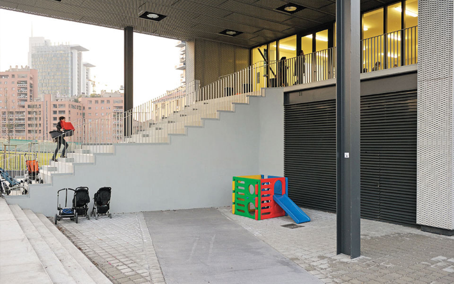 Scalinata e sottotettoia, foto courtesy Paolo Rosselli, 2012