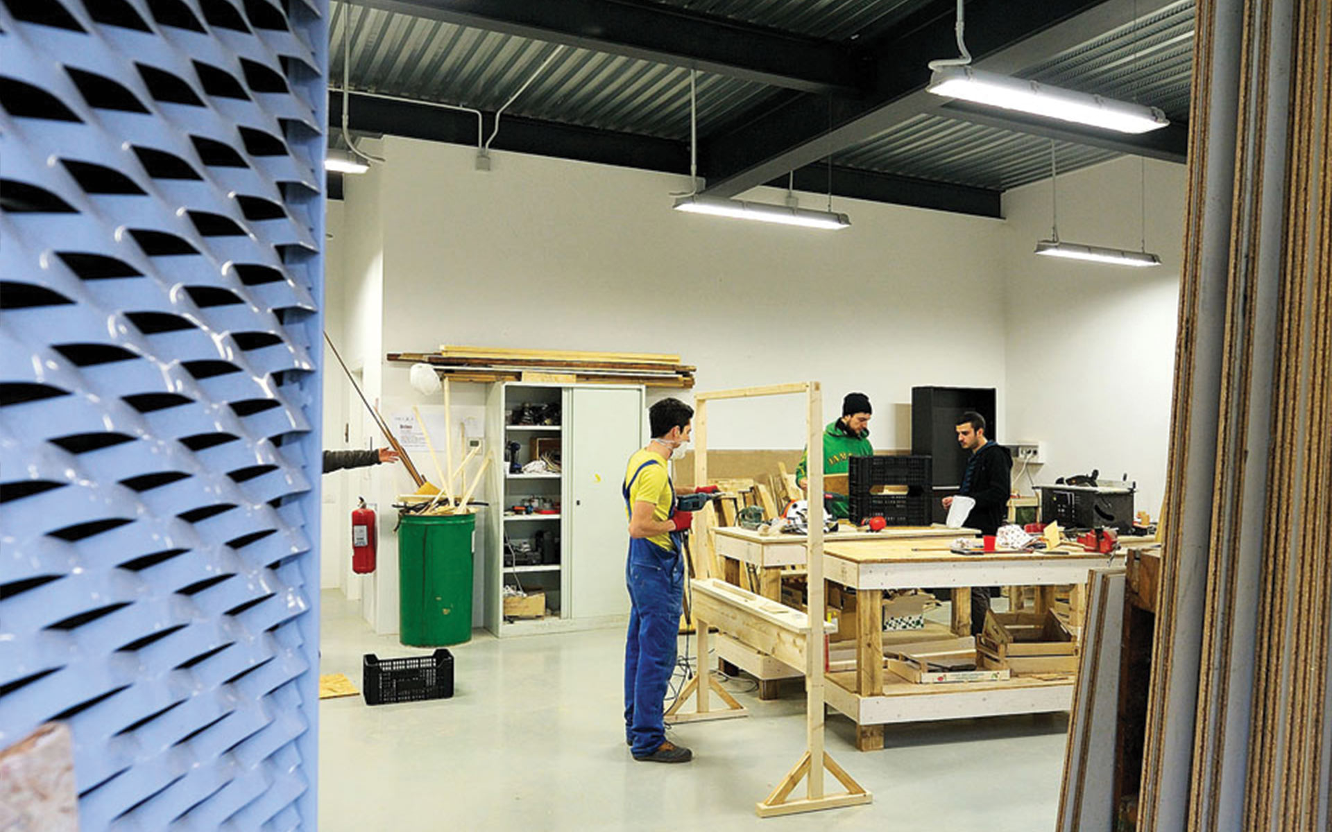 Laboratorio di falegnameria al piano terra, foto  courtesy Paolo Rosselli, 2012